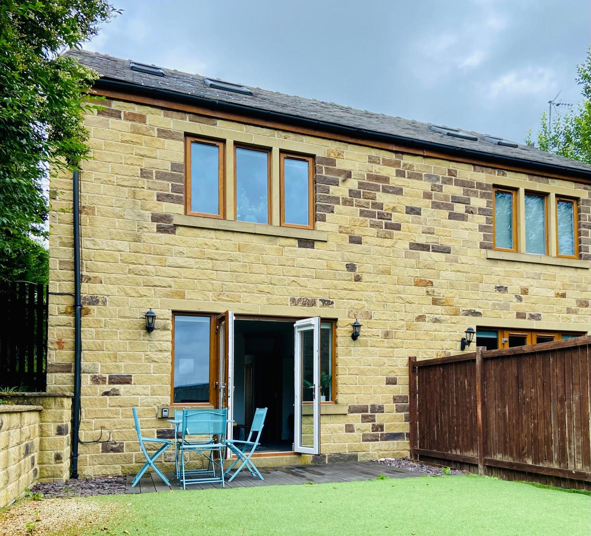 Royal Calderdale Lodge Halifax Exterior photo